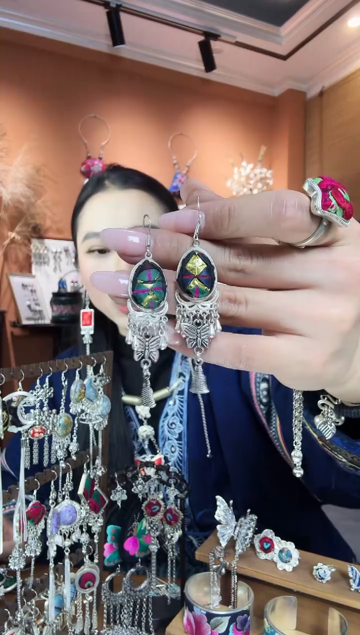 【闪购商品】刺绣纯手工民族风耳环