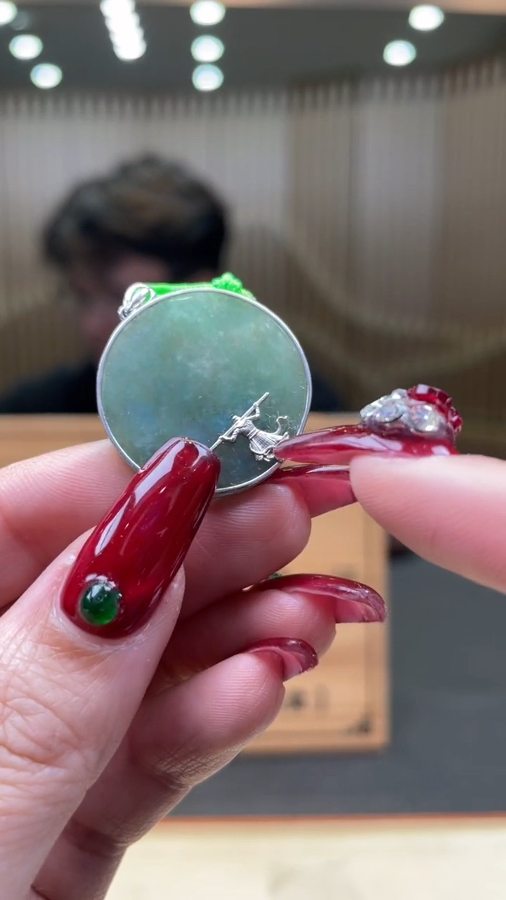 【闪购商品】翡翠颈饰未镶嵌      *130