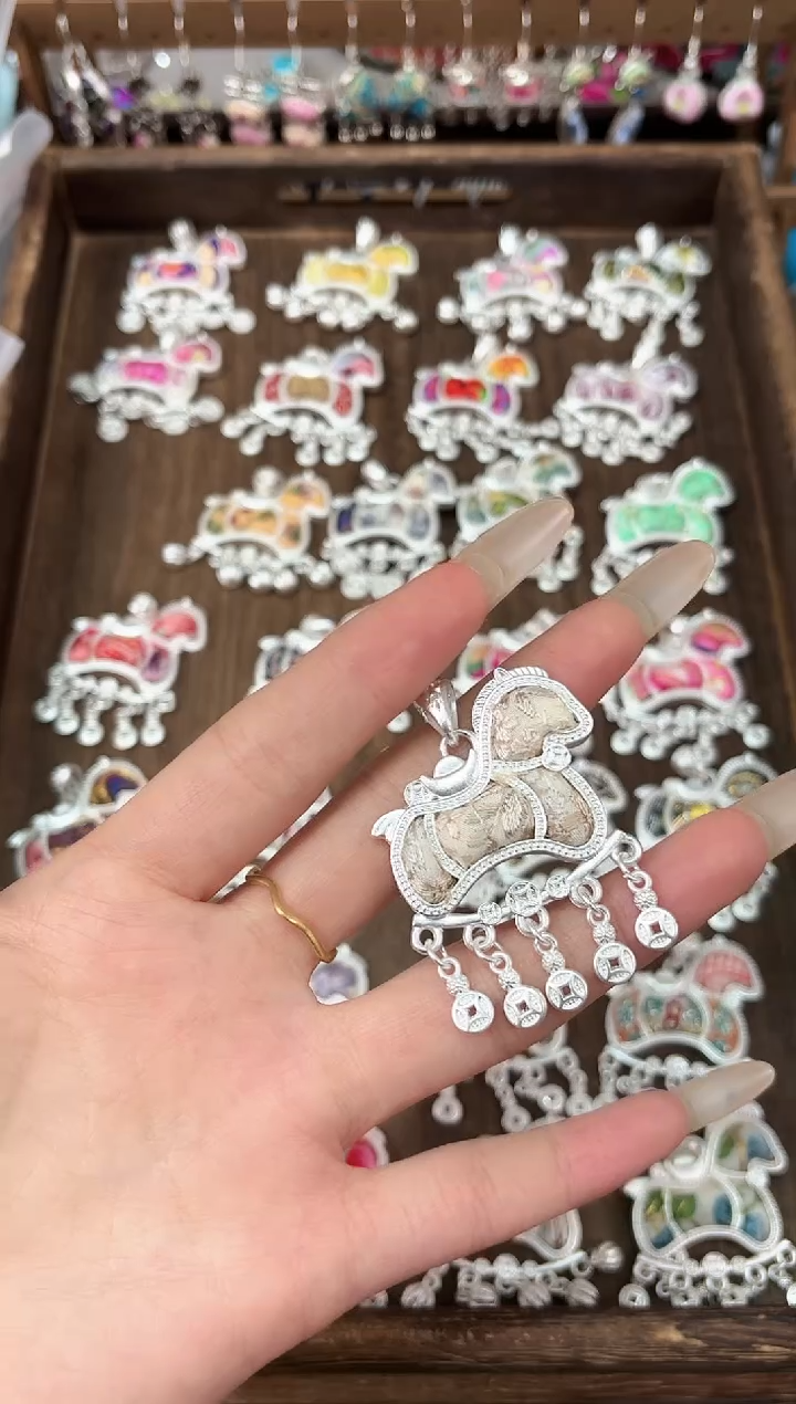 织绣民族风非遗老绣苗银饰品357