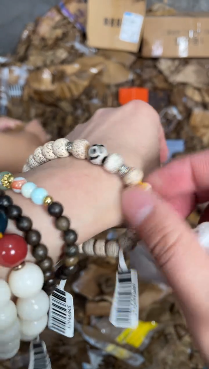 木质非金属捧月文创福利闪购商品