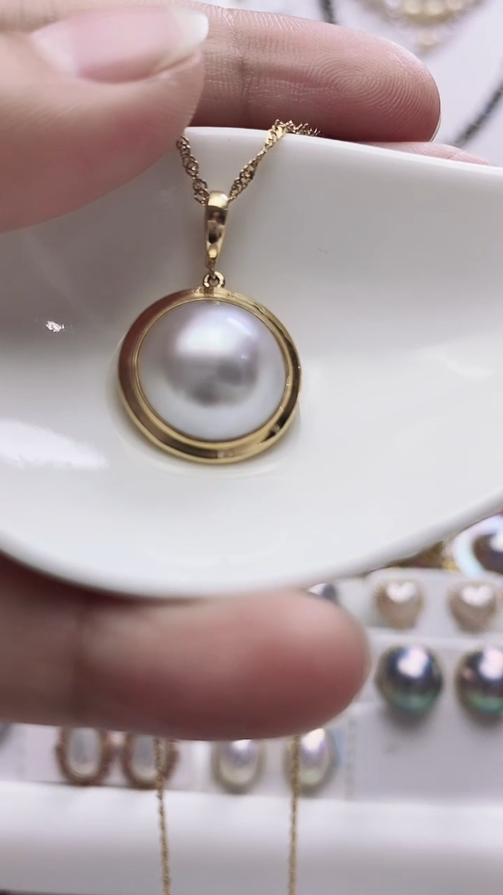 【闪购商品】拼合珍珠（马贝珠）颈饰18K金镶嵌海水马贝吊坠