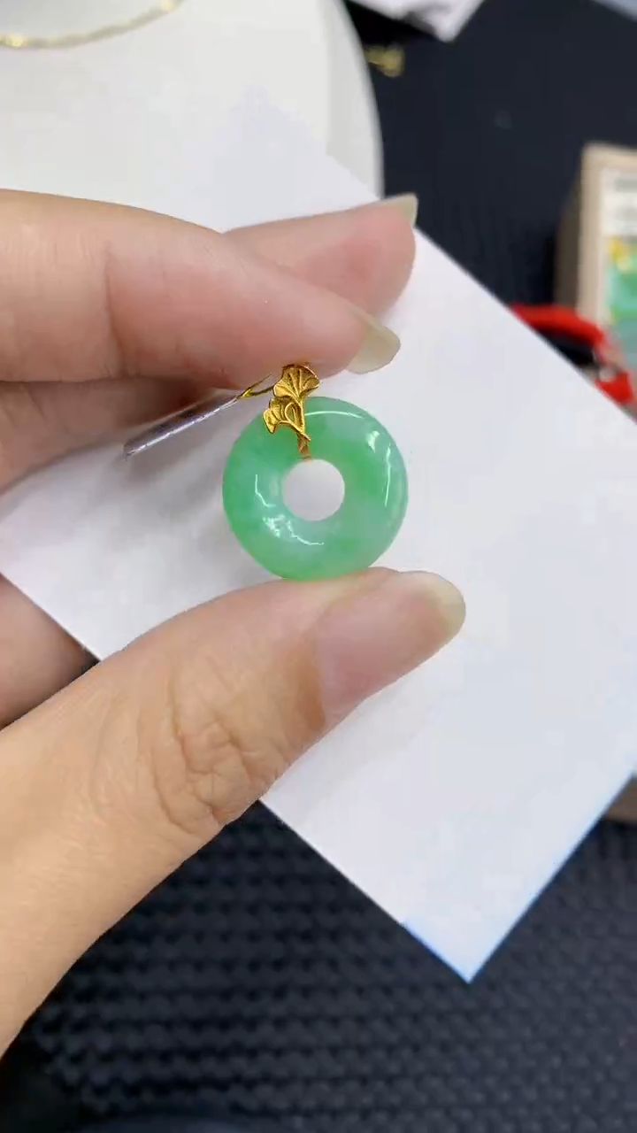 【闪购商品】翡翠颈饰18K金镶嵌            8