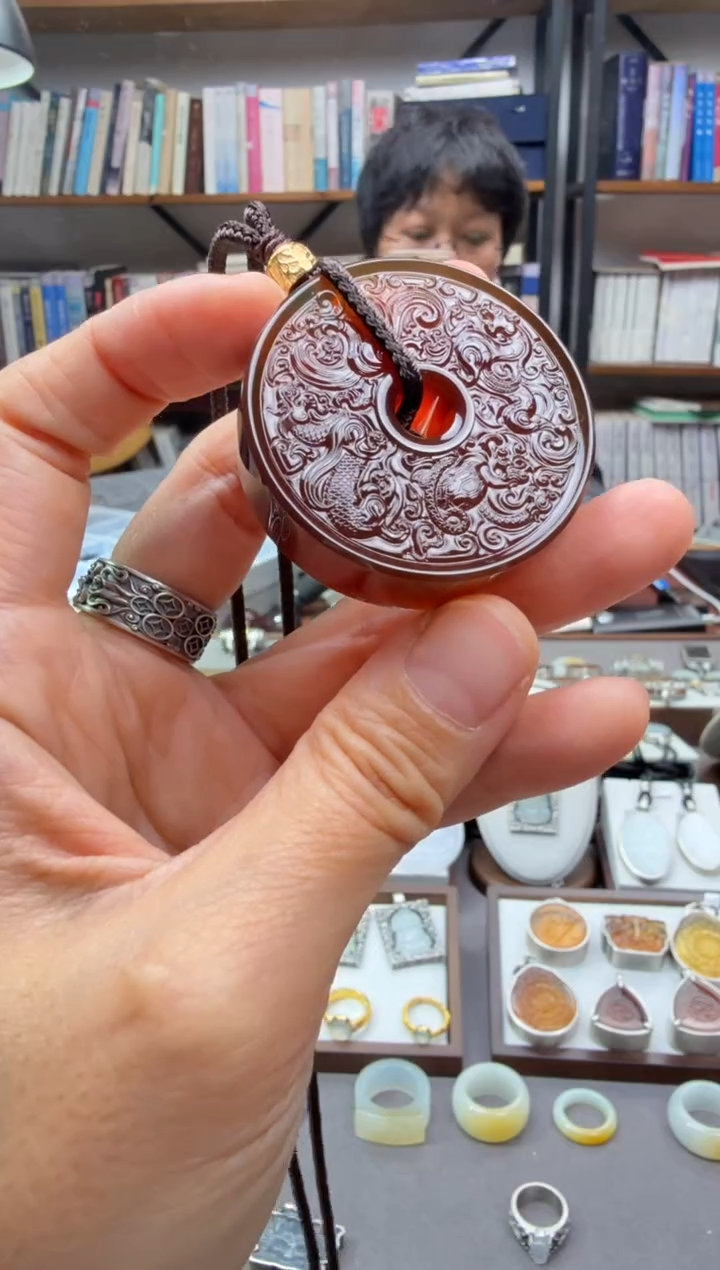 琥珀颈饰未镶嵌四神兽吊坠