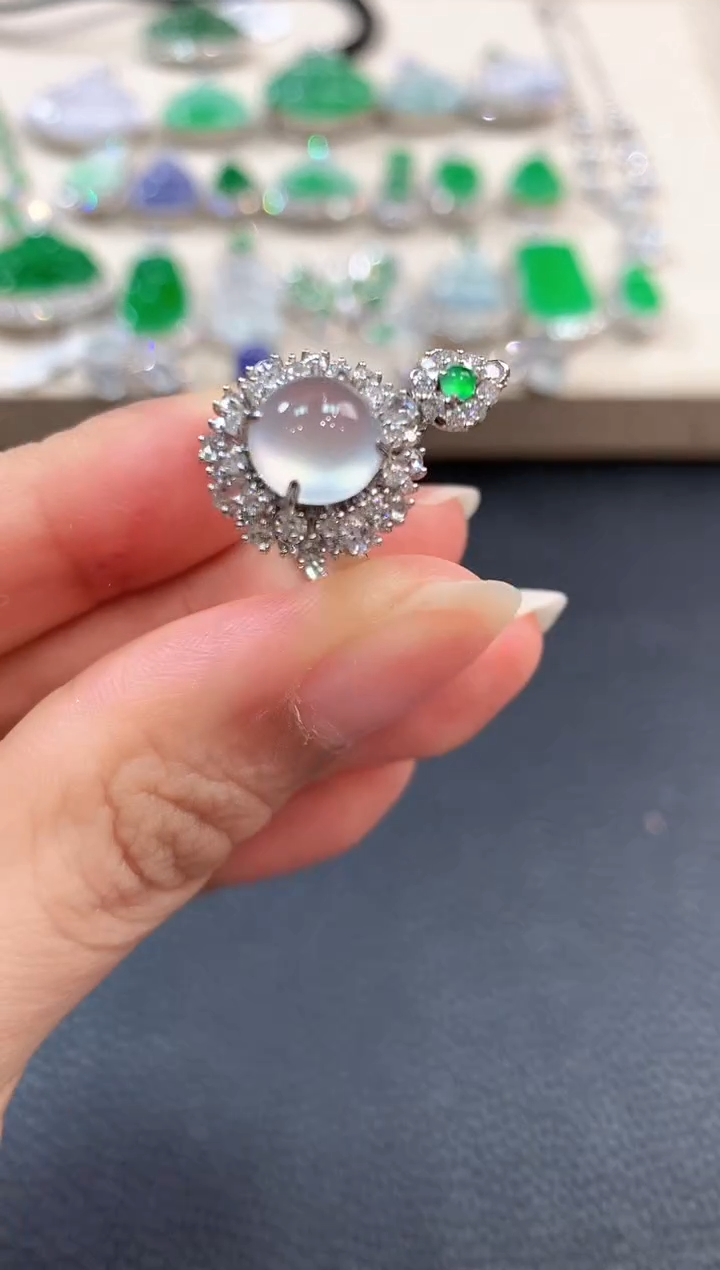 【闪购商品】翡翠戒指18K金镶嵌b105     