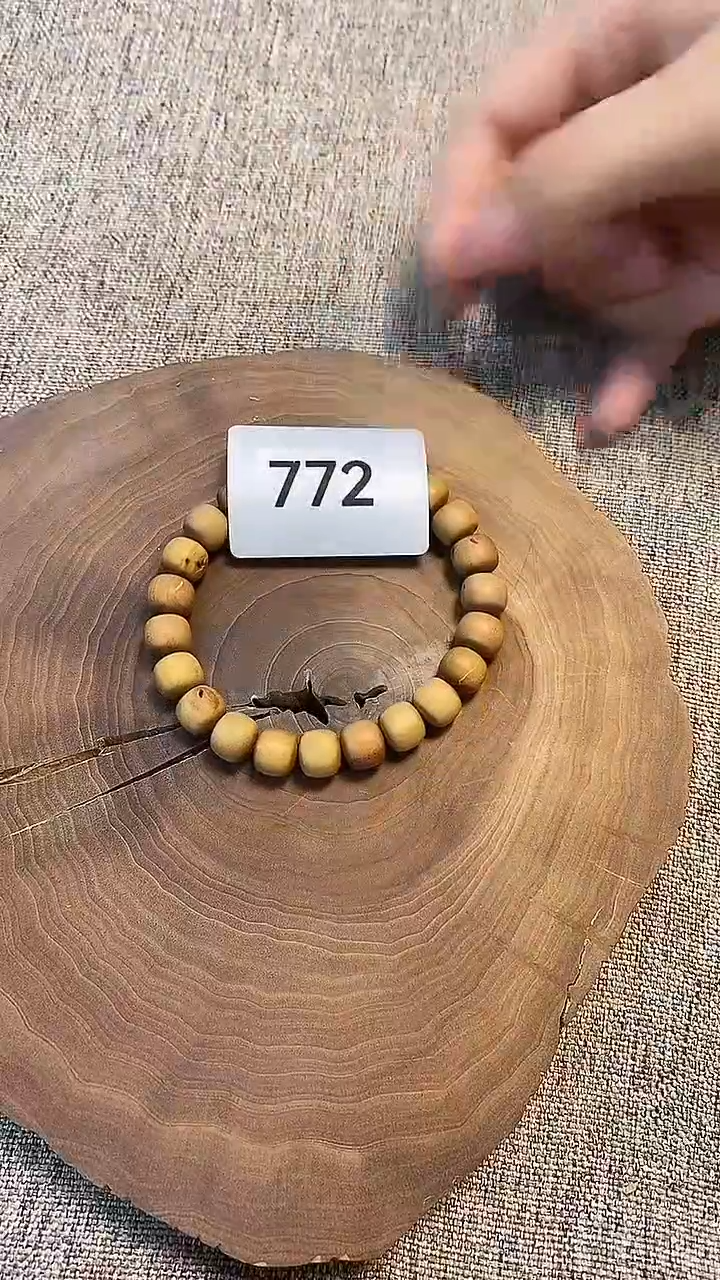 檀香木其他2号仓老山檀8*9单圈瑕疵