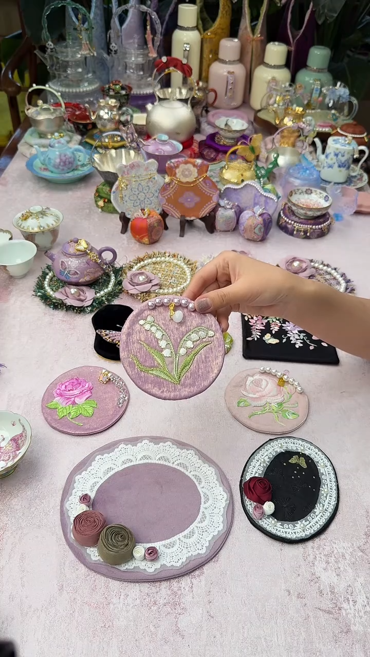 80粉紫铃兰杯垫  