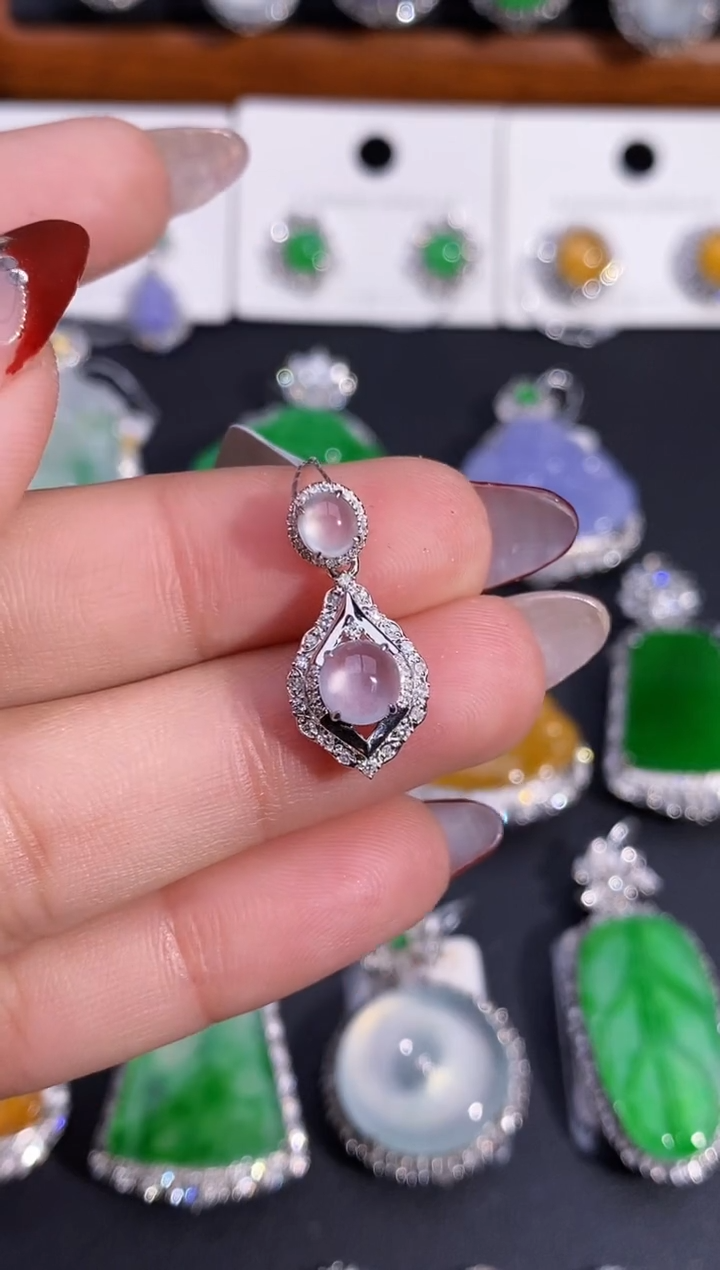 【闪购商品】翡翠颈饰18K金镶嵌吊坠