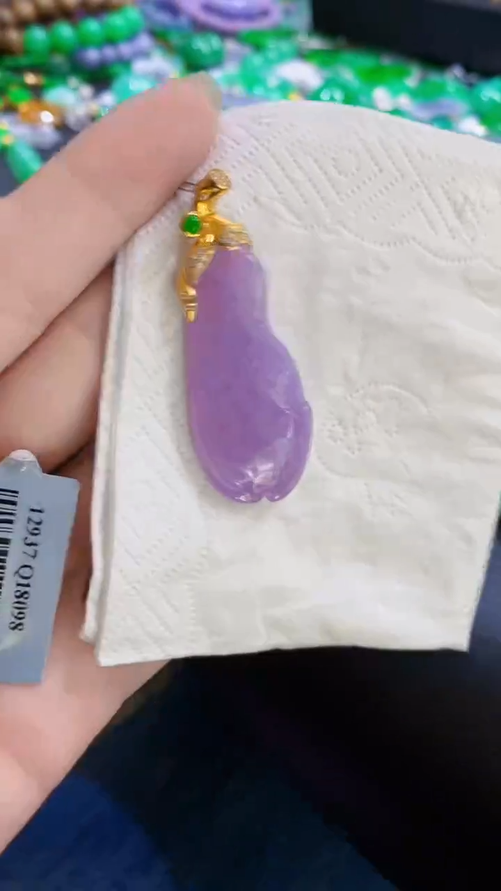 颈饰18K金镶嵌翡翠随型