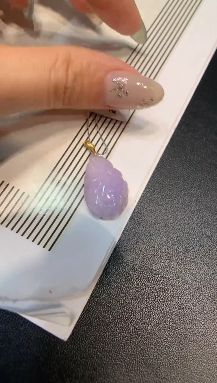 颈饰18K金镶嵌翡翠白菜