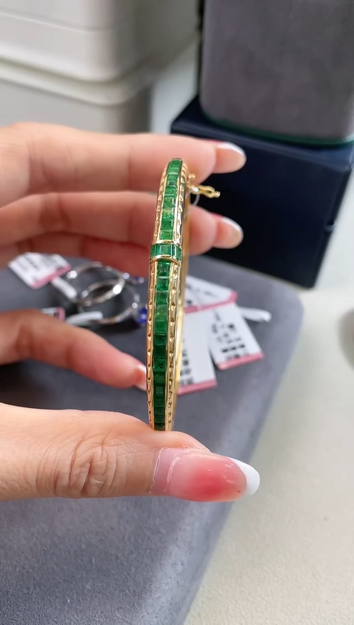 18K金镶嵌天然祖母绿手镯 K黄