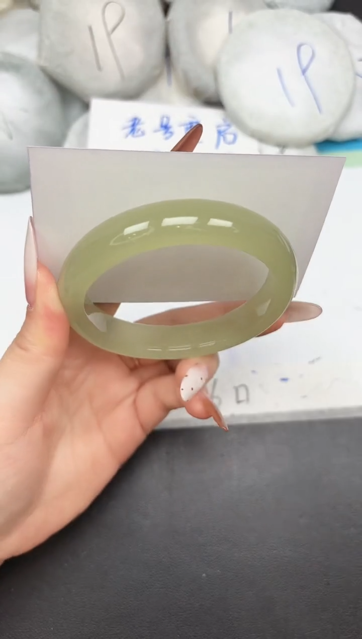 未镶嵌手镯石英质玉A257/62