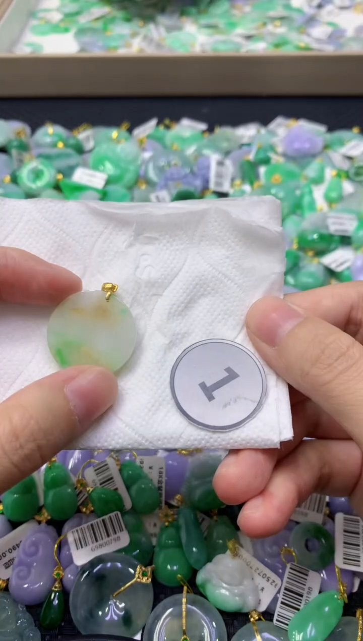 颈饰未镶嵌翡翠天然缅甸翡翠A货