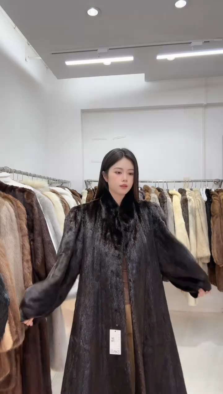 宝嘉美反季买皮草别墅靠大海
