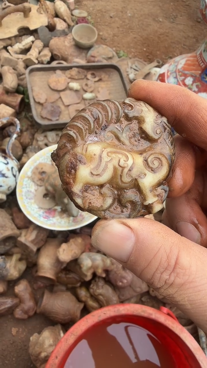 未镶嵌岫岩河磨玉（透闪石质玉）挂件彼***? 岫岩河磨玉