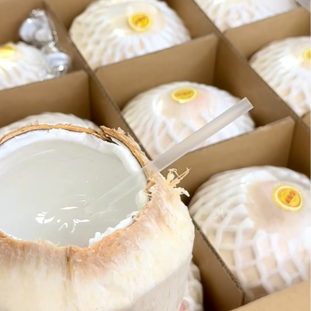 泰国椰青一箱（9颗）   纯天然饮品  1颗2斤左右