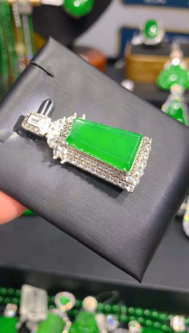 颈饰银S925镶嵌翡翠6一季