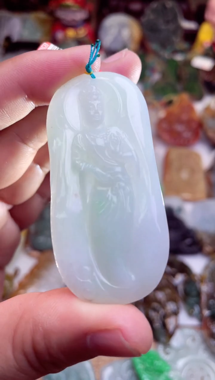 颈饰未镶嵌翡翠观音