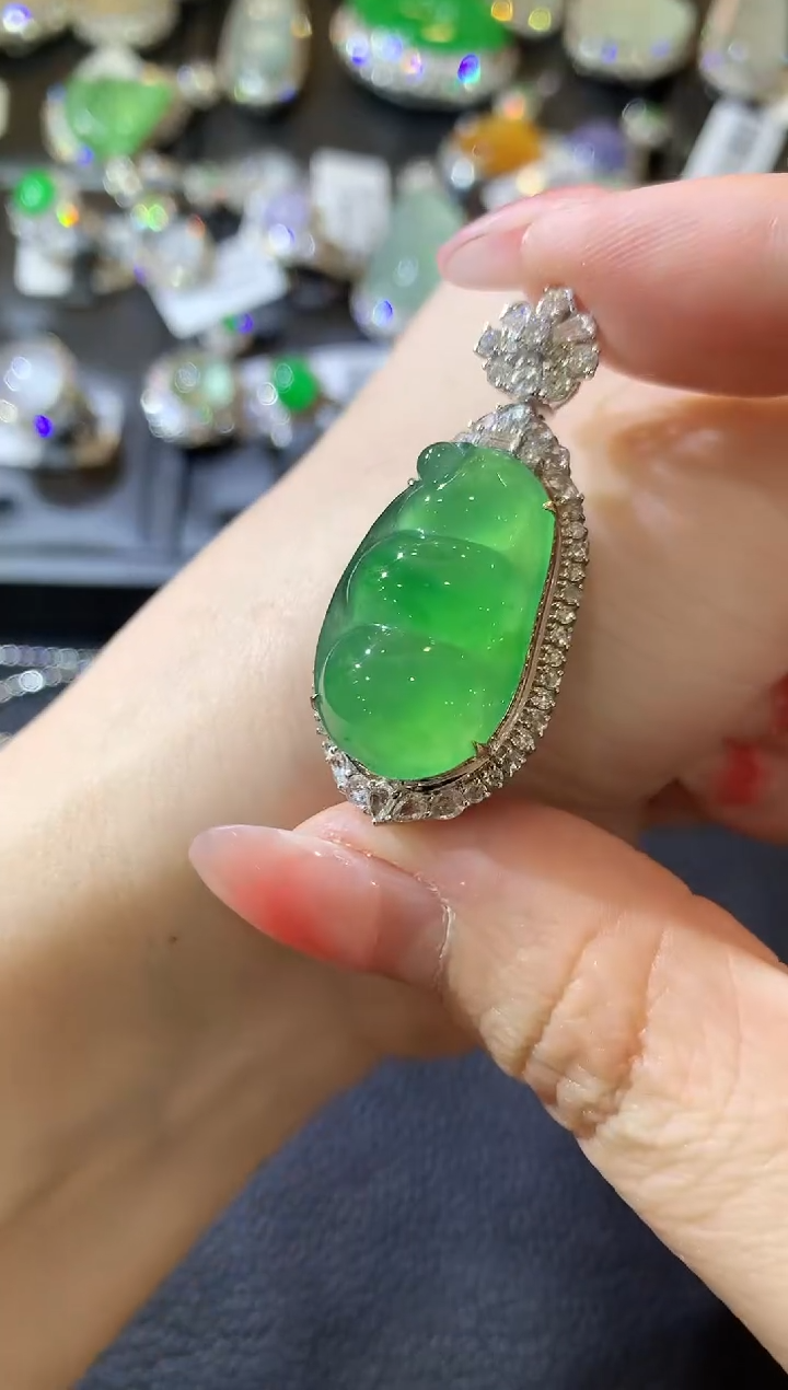 【闪购商品】翡翠吊坠(不含链)18K金镶嵌W20 