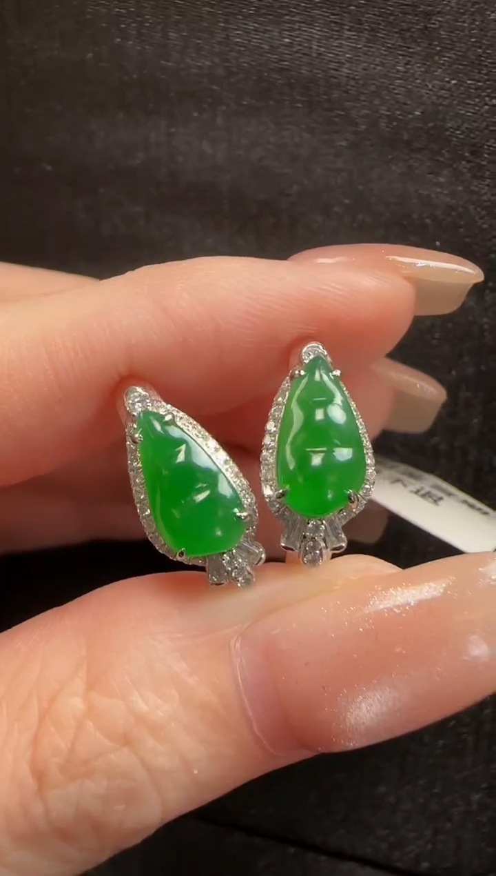 【闪购商品】翡翠耳饰18K金镶嵌156豆子一对