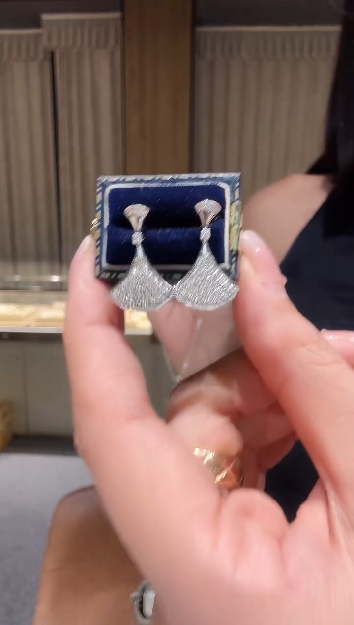 耳饰铂Pt950镶嵌钻石白金大号裙子