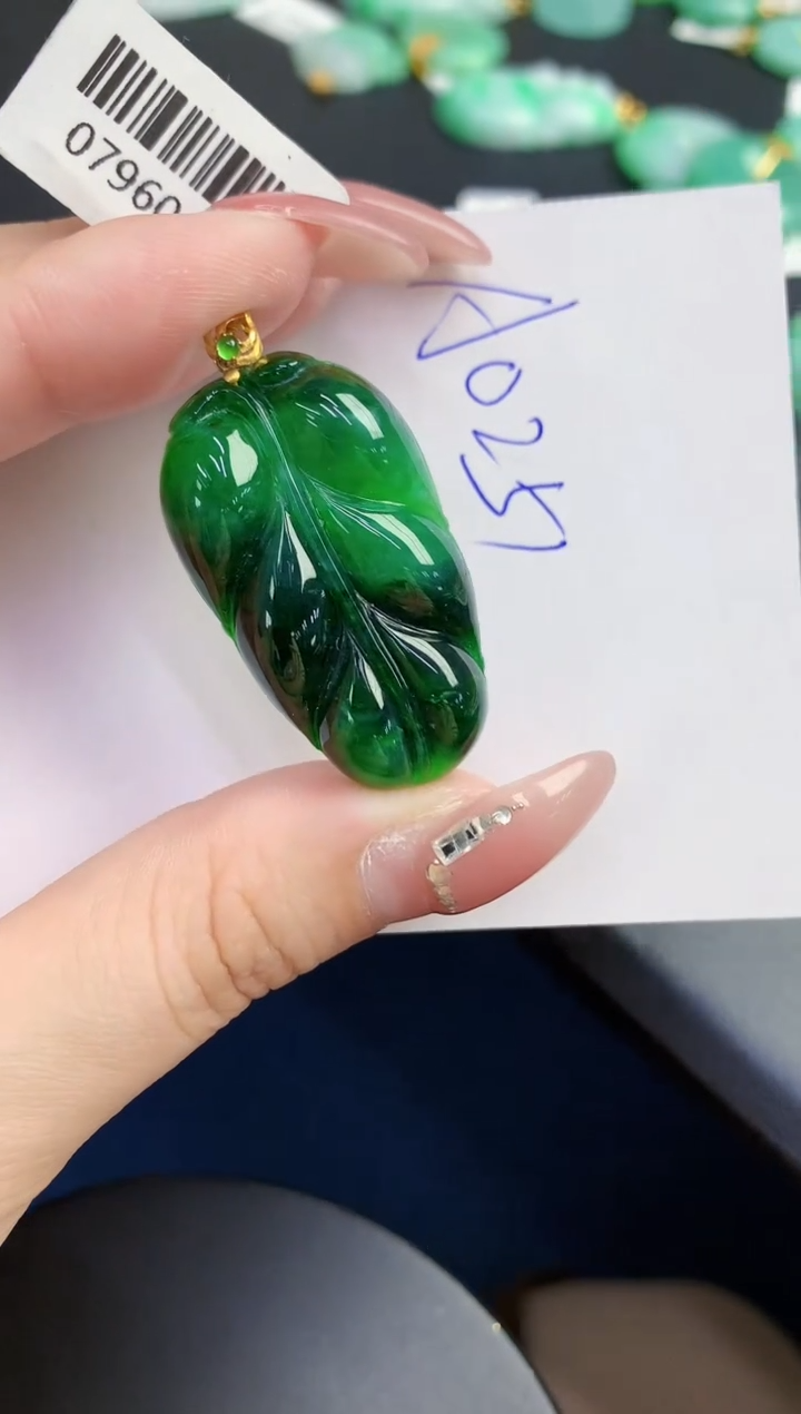 【闪购商品】翡翠颈饰18K金镶嵌0000000000000