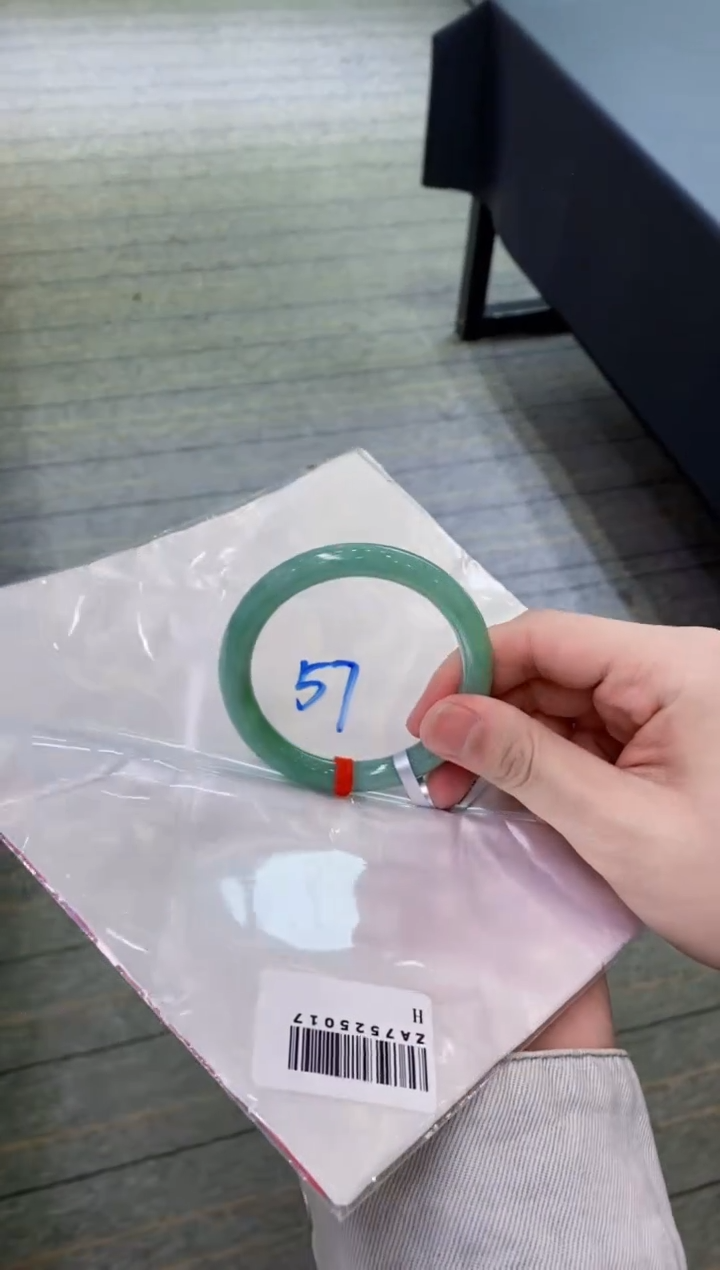 【闪购商品】翡翠手镯未镶嵌             