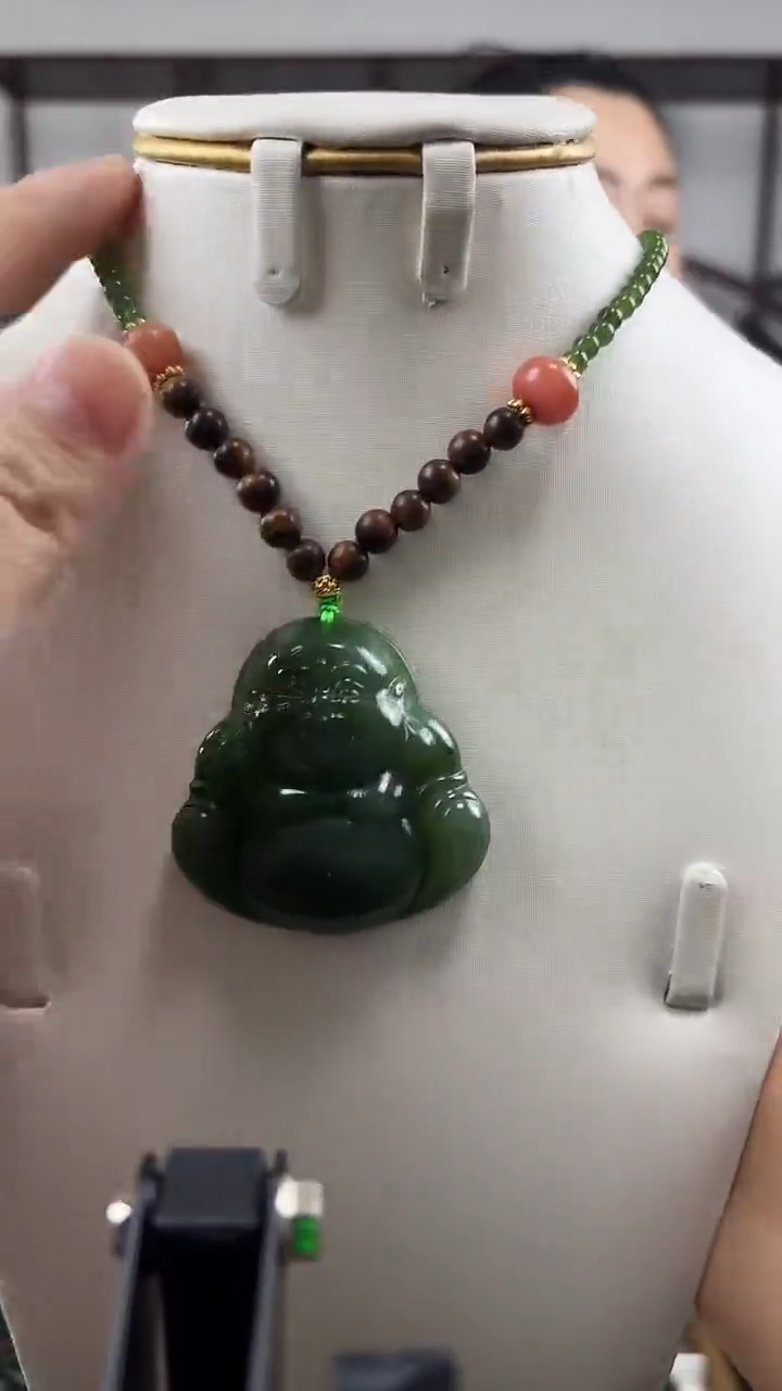 颈饰未镶嵌和田玉佛公