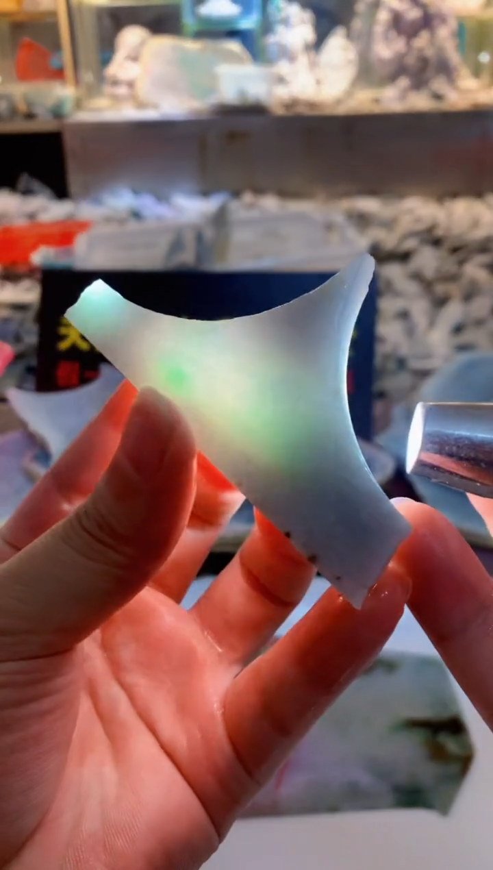 翡翠挂件未镶嵌0朱0翡翠珠宝555