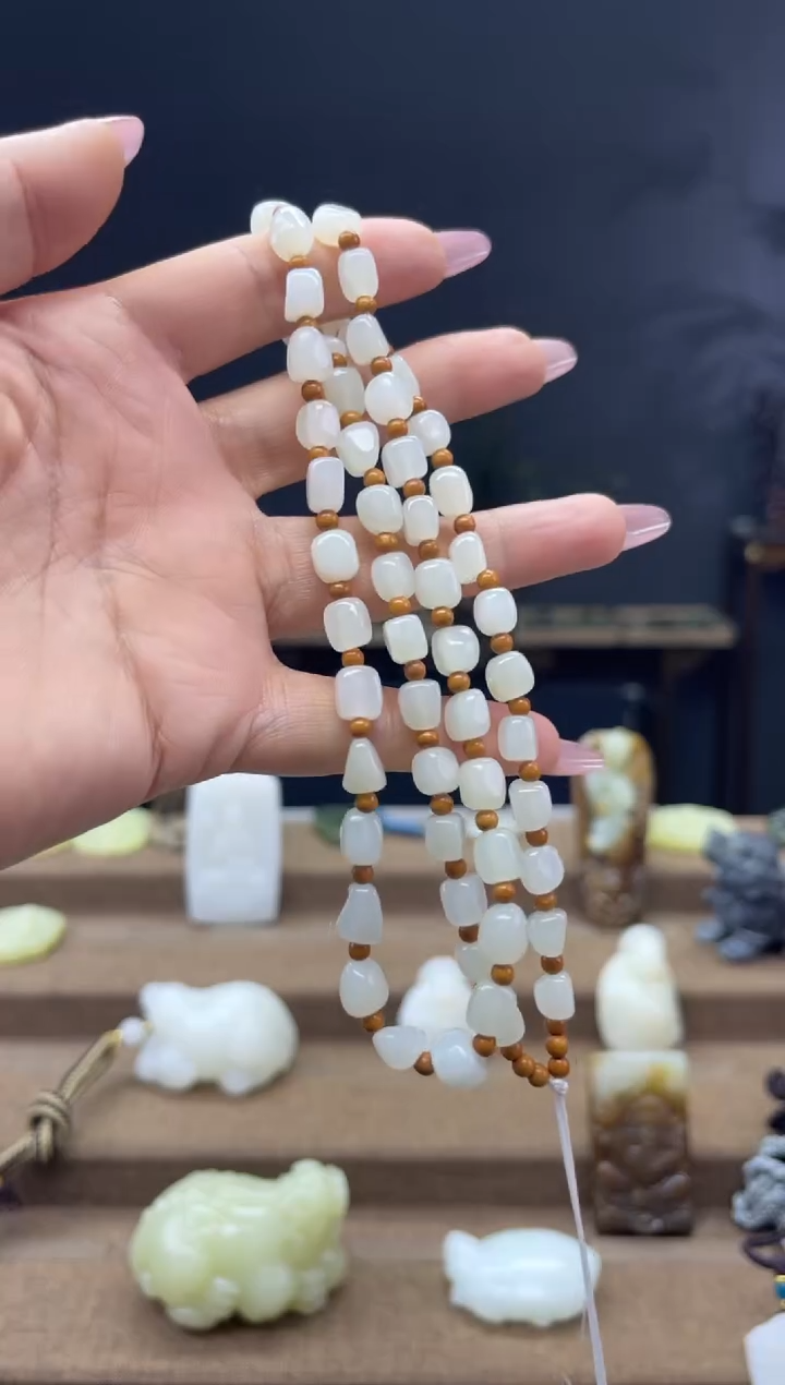 颈饰未镶嵌和田玉1