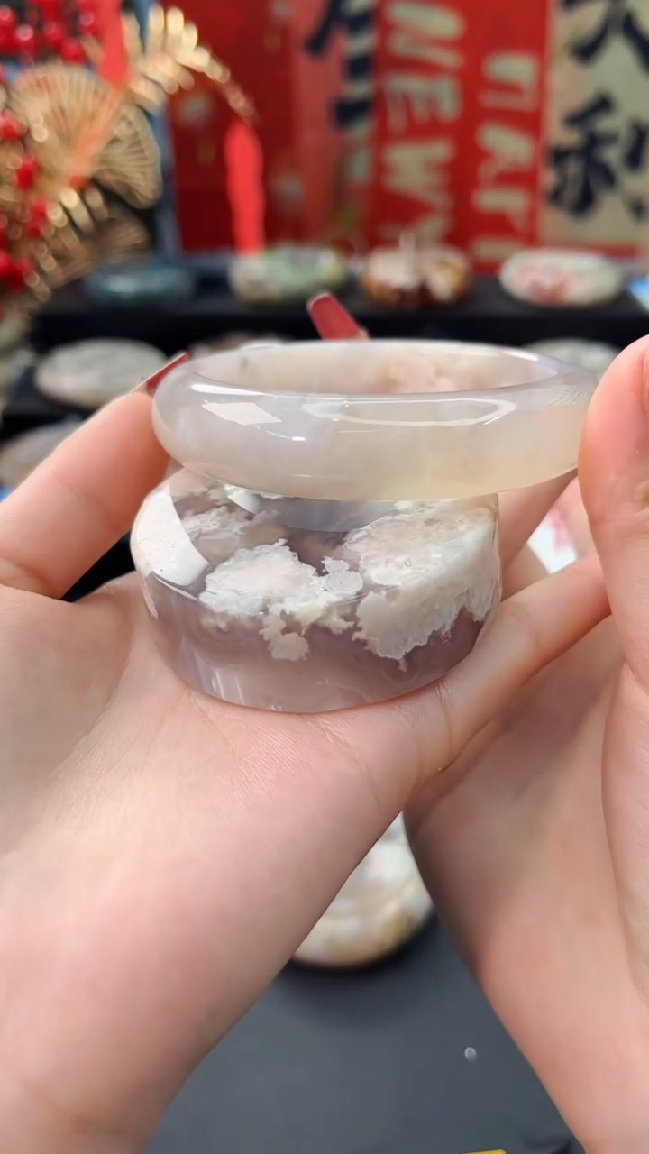 【闪购商品】石英质玉手镯未镶嵌赠送镯心（61圈口）无证书