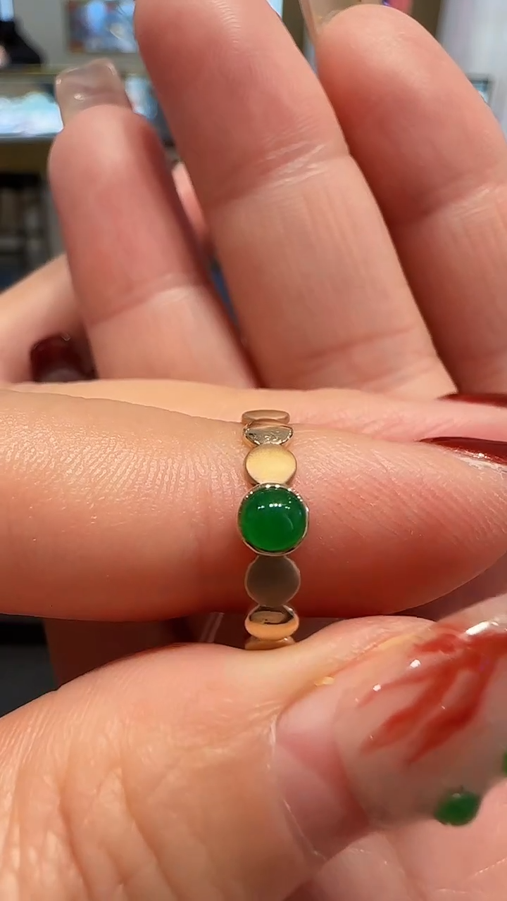 【闪购商品】翡翠戒指18K金镶嵌缅甸A货翡翠冰阳绿戒指