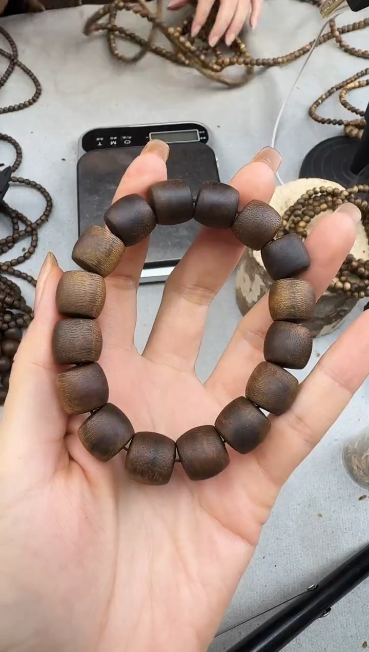 沉香手串无**为1321张勺子鼓珠沉水单圈多样性发一