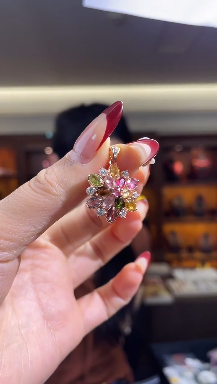 颈饰未镶嵌碧玺（多样性发一件）