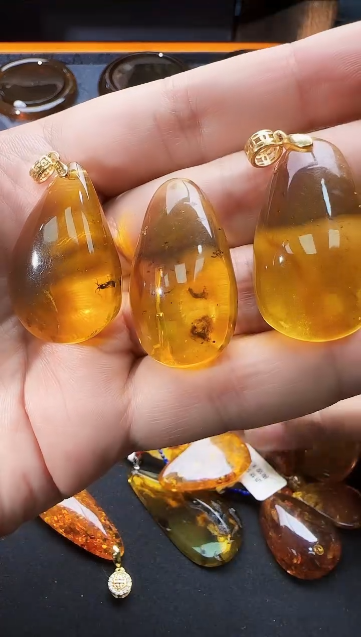 未镶嵌虫珀裸石@多样性发其一