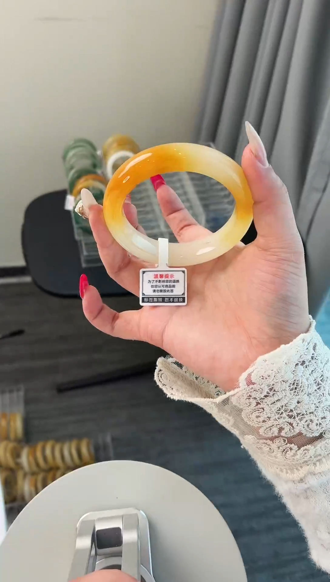 未镶嵌手镯石英质玉55.54