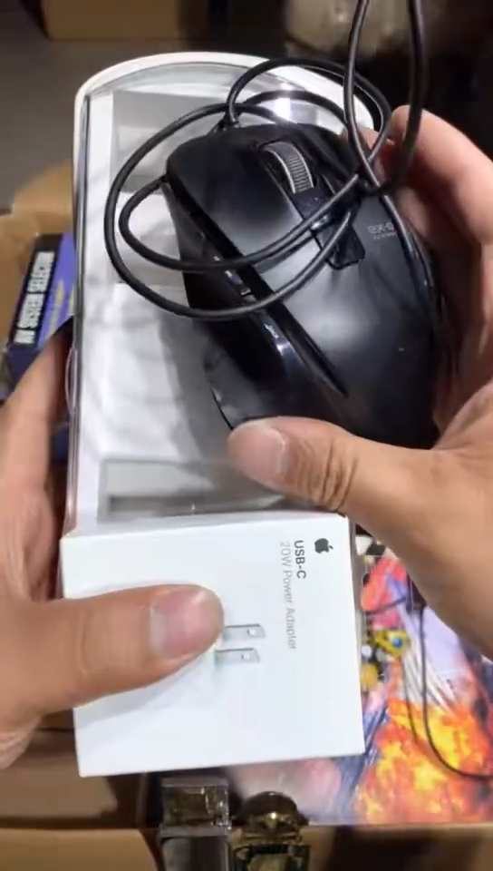 8新中古商品，瑕疵品，不保好坏。868