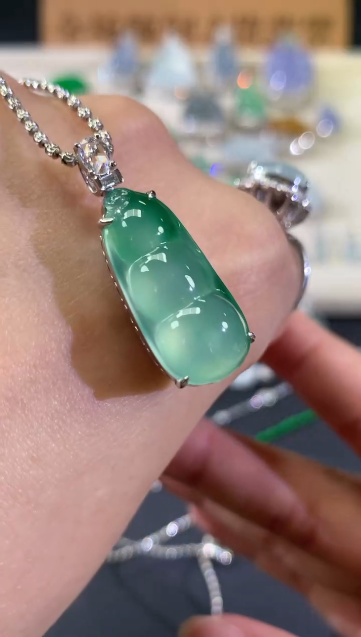 吊坠(不含链)18K金镶嵌翡翠A548|29800