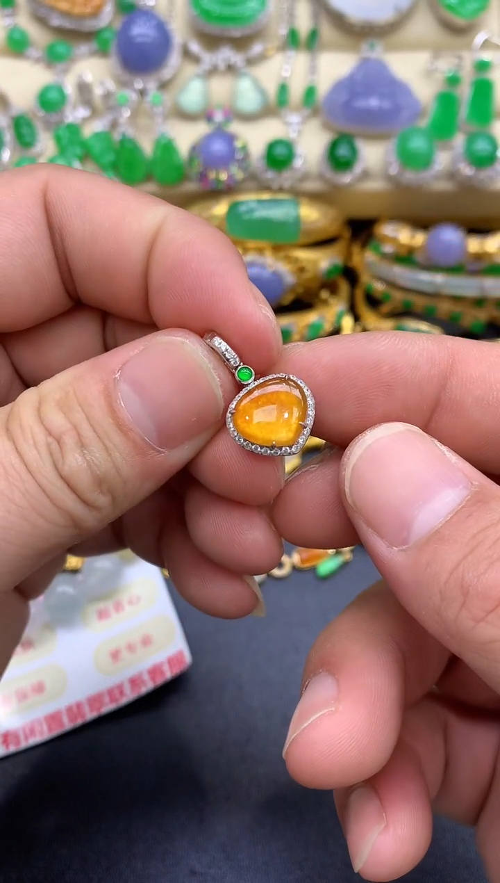 颈饰18K金镶嵌翡翠48-中国好珍宝