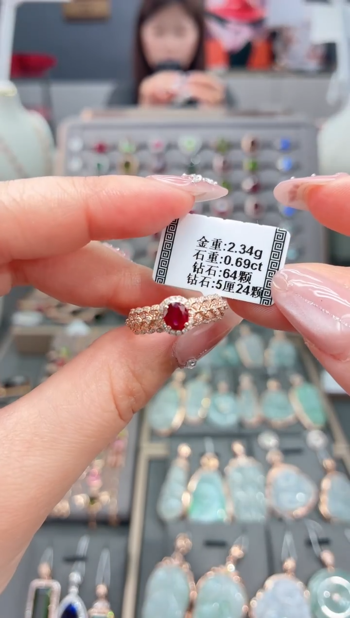 18K金镶嵌戒指红宝石0.69   