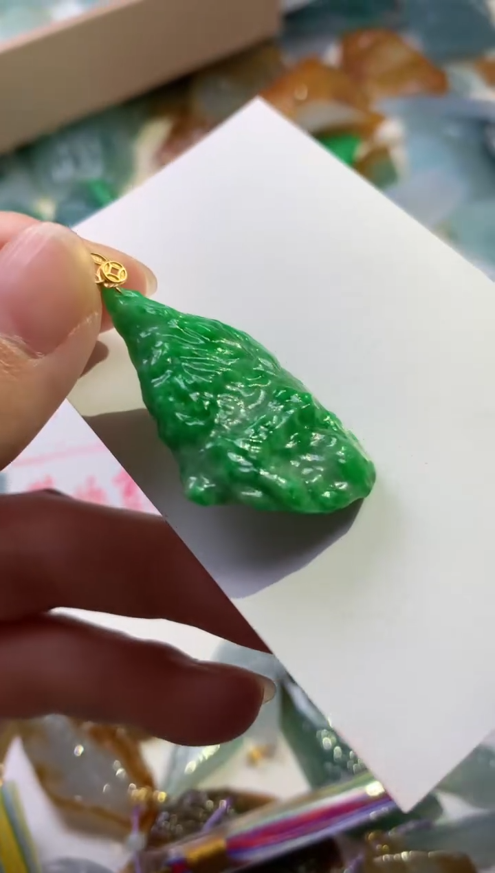 【闪购商品】翡翠颈饰18K金镶嵌吊坠