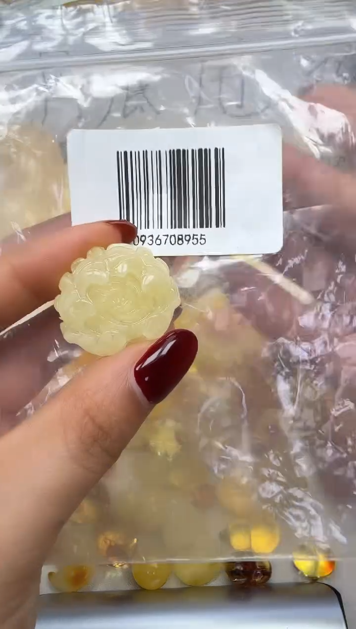 裸石琥珀未镶嵌如图