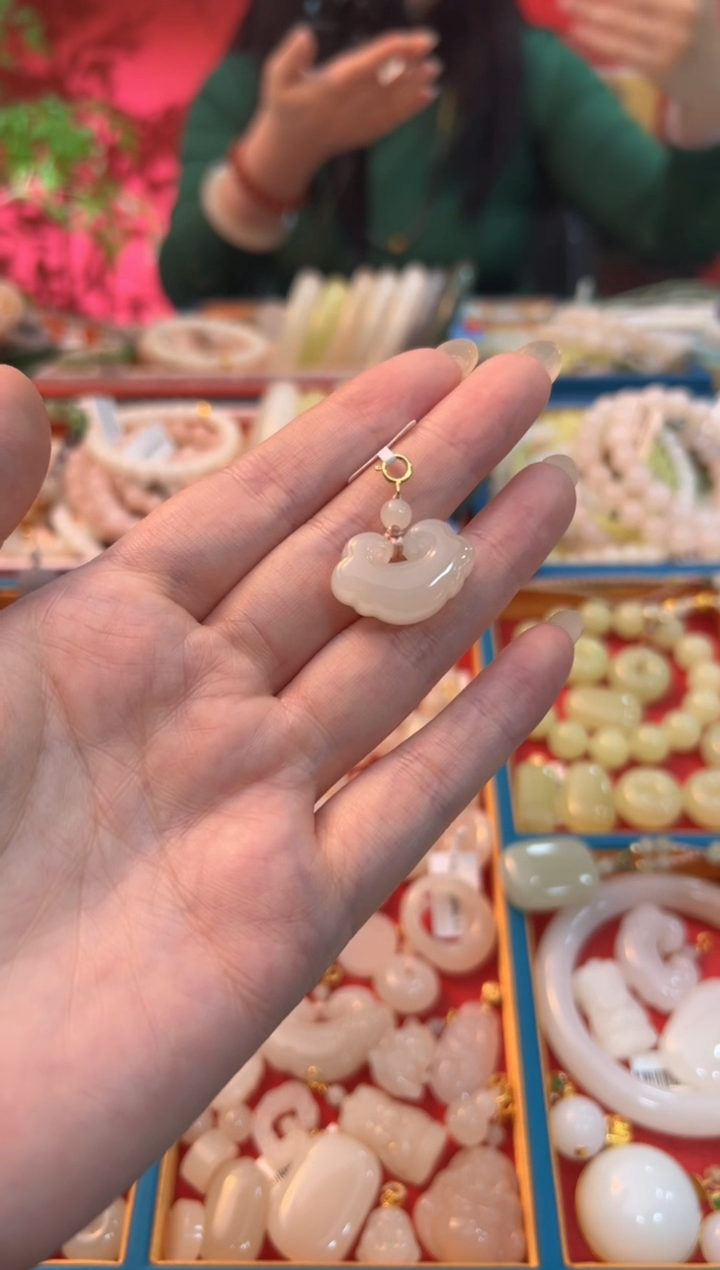 【闪购商品】和田玉吊坠未镶嵌藕粉胖墩小如意锁