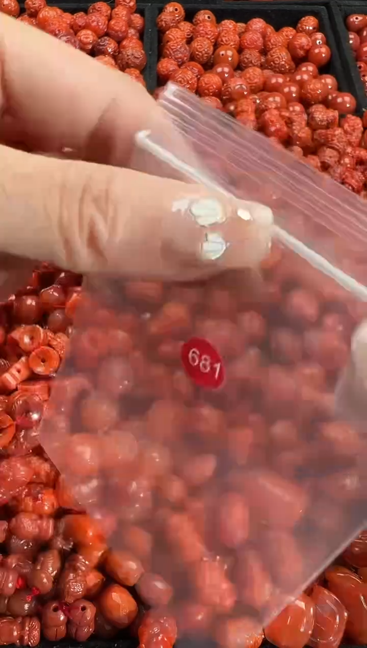 颈饰未镶嵌南红玛瑙1