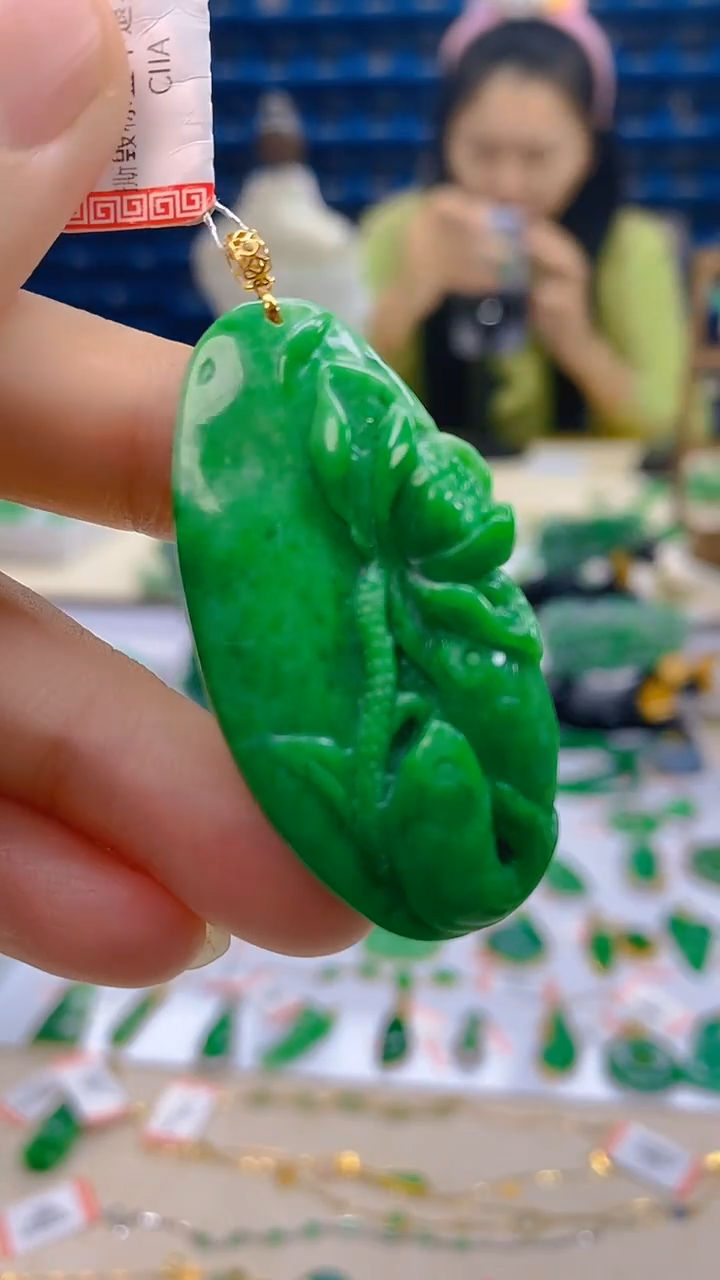 颈饰18K金镶嵌翡翠新号开播 全场乱卖