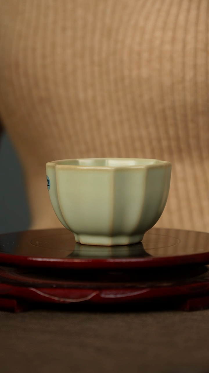 全品 粉青 四方葵口杯 带底款