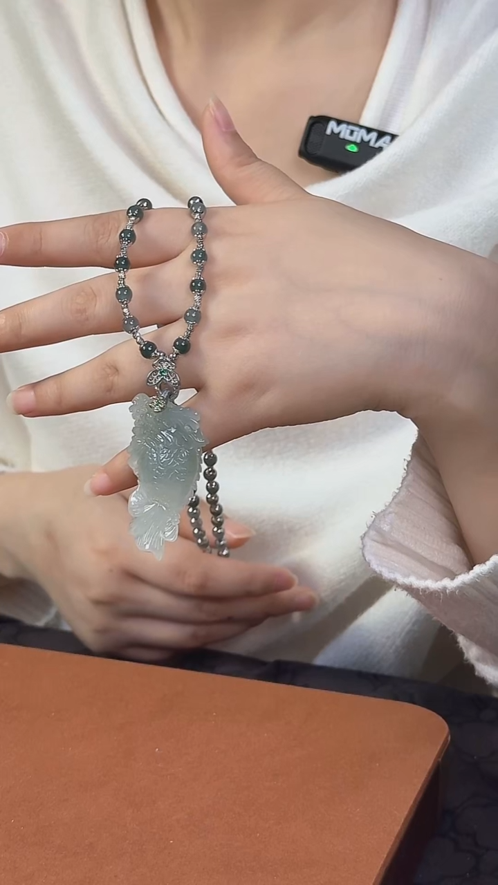 吊坠(赠链)未镶嵌翡翠翡翠吊坠