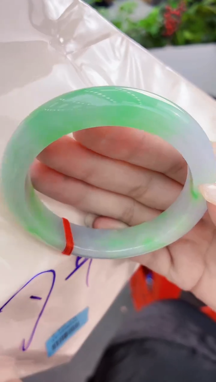 翡翠手镯未镶嵌翡翠手镯