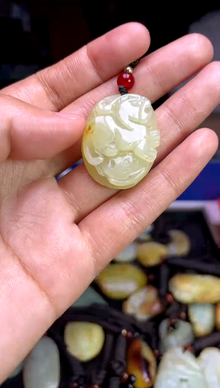 和田玉未镶嵌颈饰1