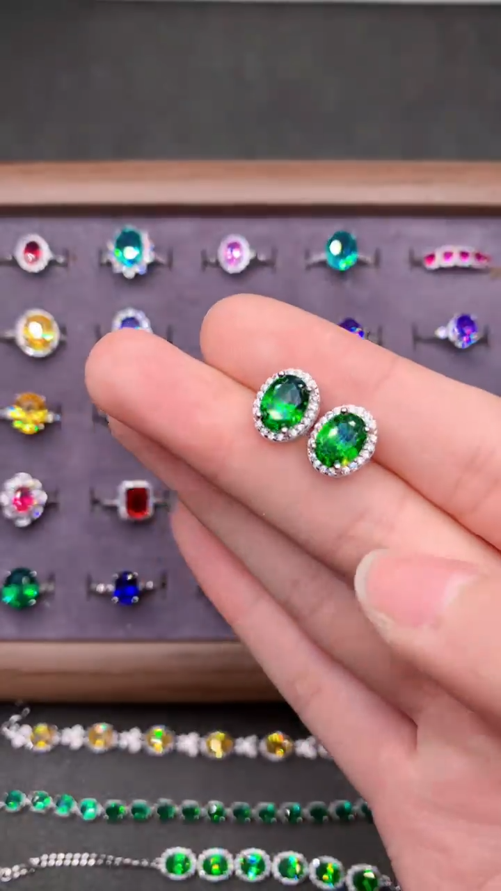 【闪购商品】石榴石（沙弗莱）耳饰银S925镶嵌·······