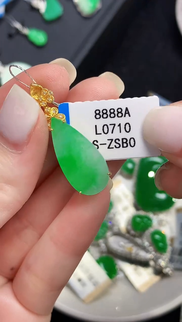 吊坠(不含链)18K金镶嵌翡翠L0710多样性发其一